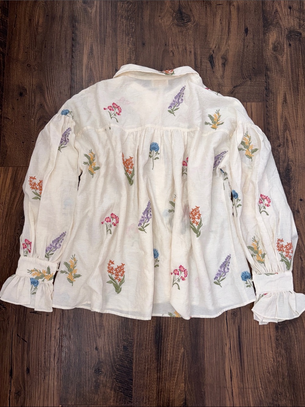 NWT entro Cream Floral Embroidered Button-Front Blouse - Picture 10 of 11